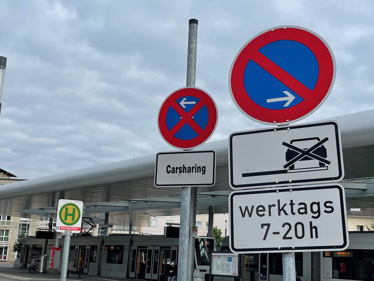 Am Düsseldorfer Platz ist für Carsharing ein extra Parkplatz reserviert. Noch steht hier ein Auto der Firma Greenwheels | © CDU-Fraktion Ratingen.
