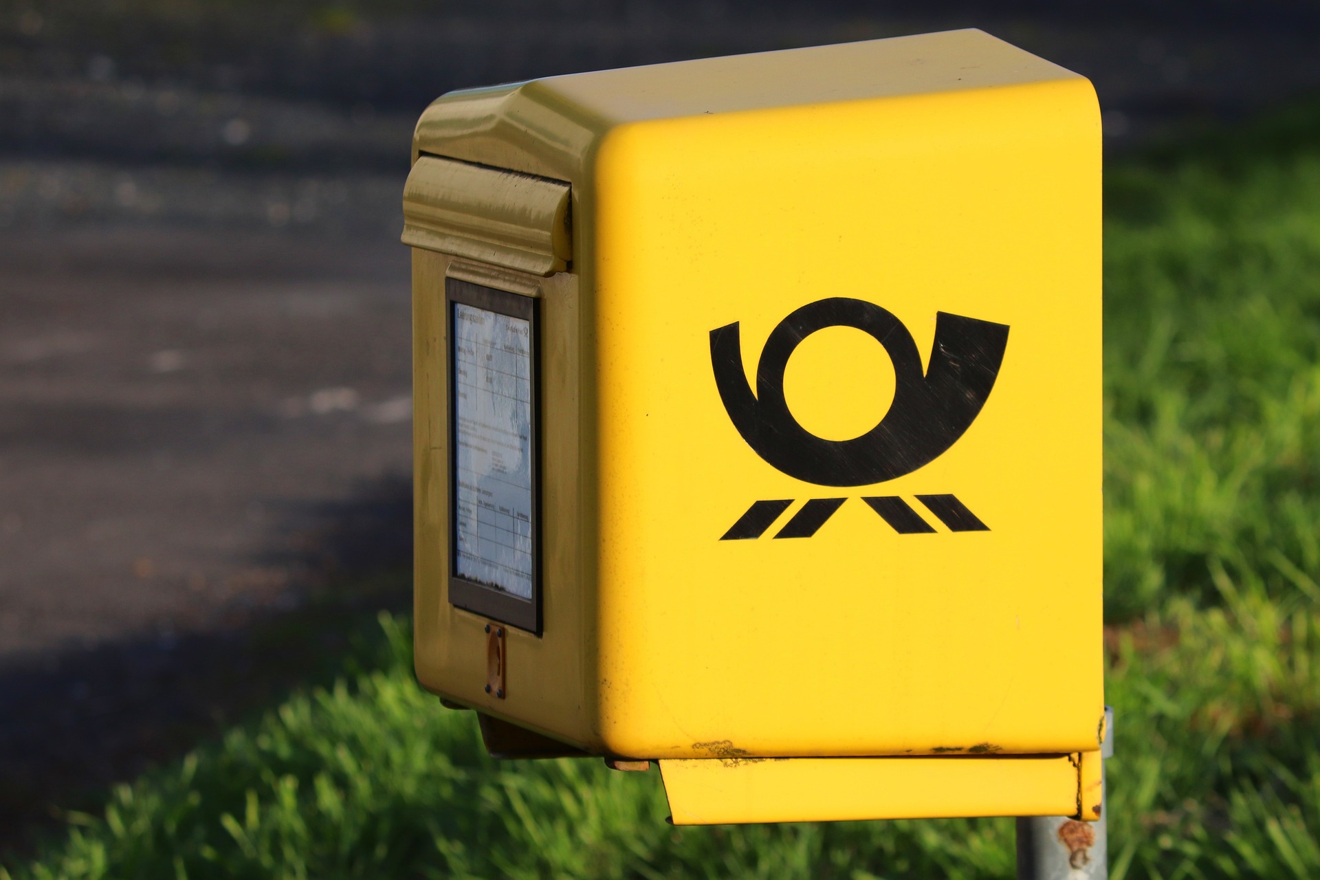 Der Briefkasten soll auch nach der Sprengung nicht die einzige Möglichkeit in Tiefenbroich sein, Post zu versenden. Erstmal steht aber nun das Wohl der betroffenen Bewohner im Vordergrund. | © Manfred Richter auf Pixabay